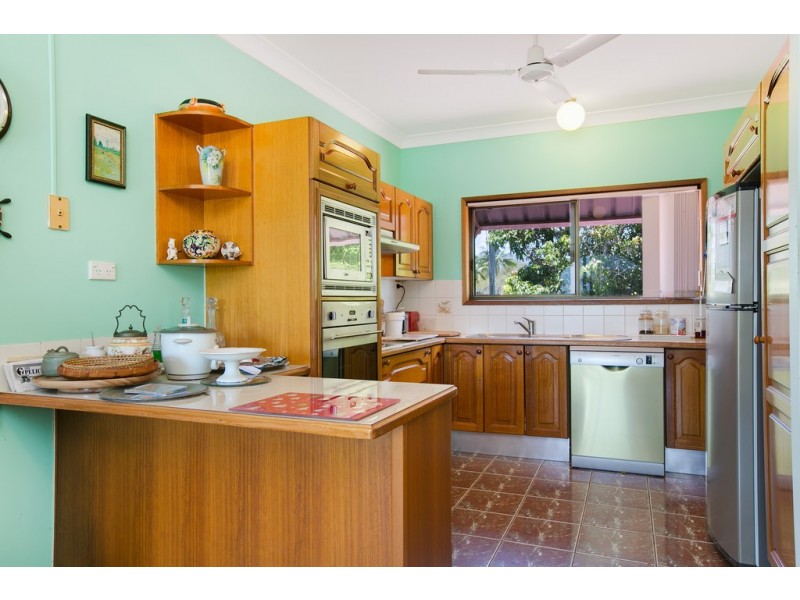 11 Casuarina Street, Holloways Beach QLD 4878