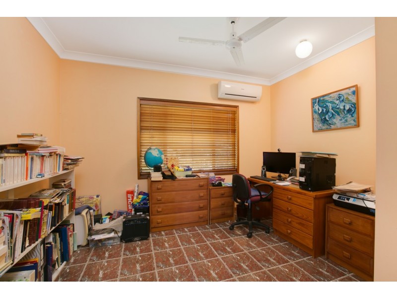 11 Casuarina Street, Holloways Beach QLD 4878