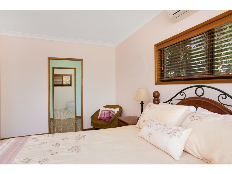 11 Casuarina Street, Holloways Beach QLD 4878