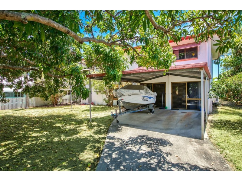 11 Casuarina Street, Holloways Beach QLD 4878