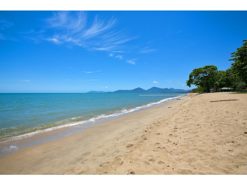 11 Casuarina Street, Holloways Beach QLD 4878