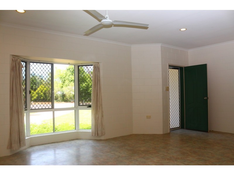 7 Granadilla Street, Holloways Beach QLD 4878