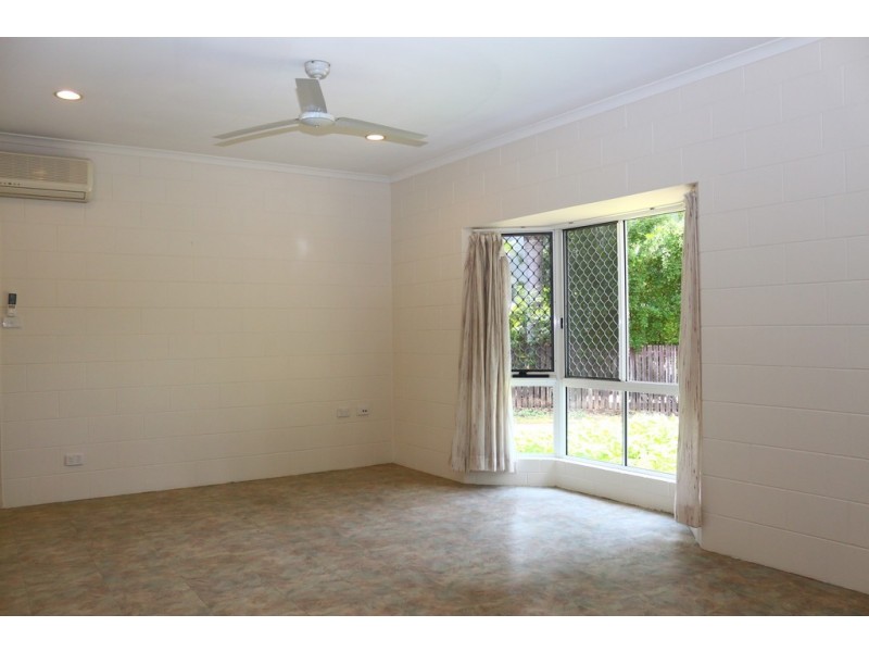 7 Granadilla Street, Holloways Beach QLD 4878