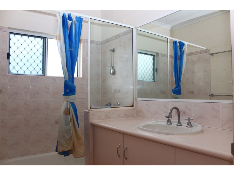 7 Granadilla Street, Holloways Beach QLD 4878