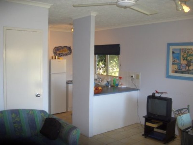 1/129 Oleander Street, Holloways Beach QLD 4878