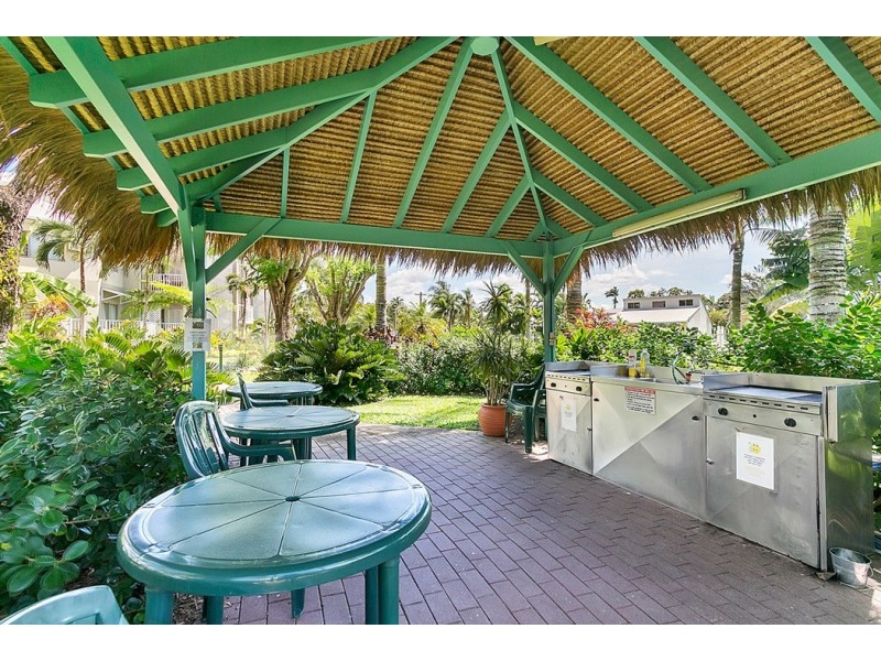 1/129 Oleander Street, Holloways Beach QLD 4878