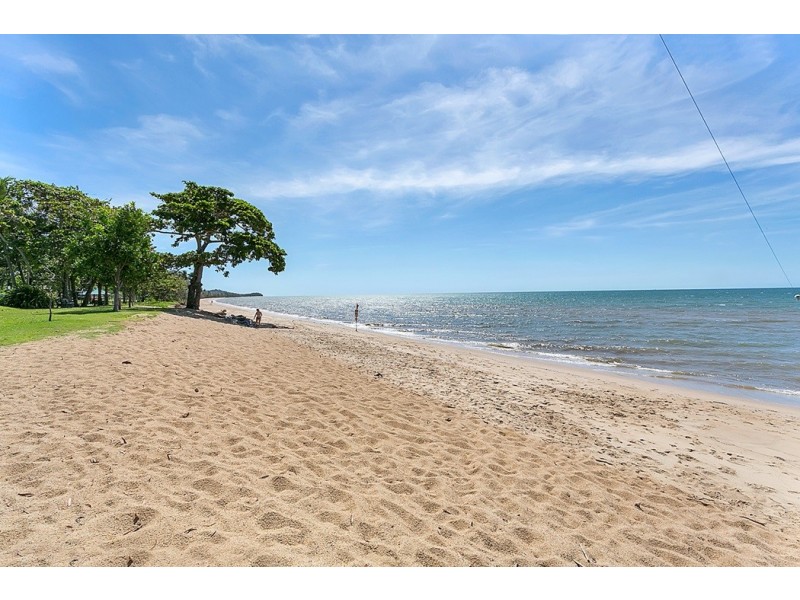 1/129 Oleander Street, Holloways Beach QLD 4878