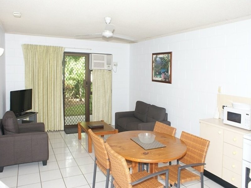 2/63 Moore St, Trinity Beach QLD 4879