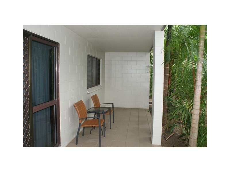 2/63 Moore St, Trinity Beach QLD 4879