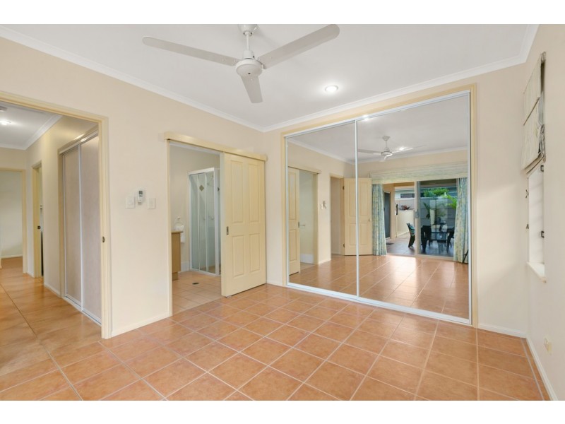2/59 Terebra Street, Palm Cove QLD 4879