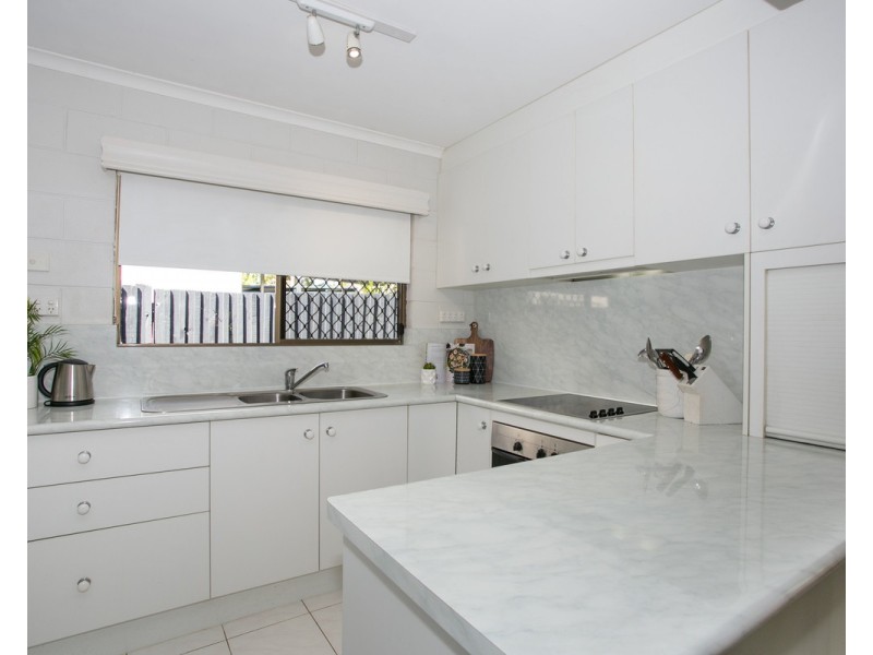 1/36-38 Mimosa Street, Holloways Beach QLD 4878