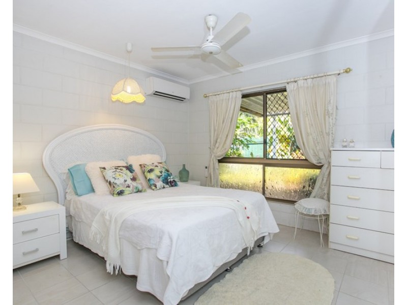 1/36-38 Mimosa Street, Holloways Beach QLD 4878