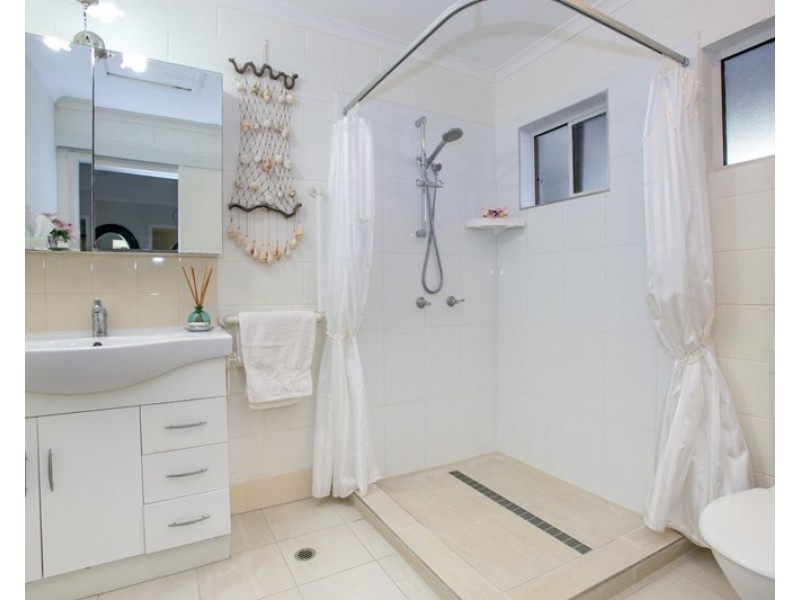 1/36-38 Mimosa Street, Holloways Beach QLD 4878