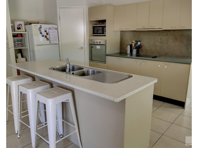 18 Elphinstone Street, Kanimbla QLD 4870