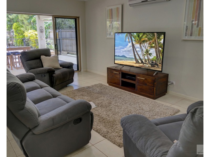 18 Elphinstone Street, Kanimbla QLD 4870