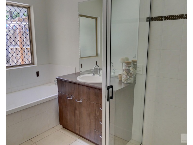 18 Elphinstone Street, Kanimbla QLD 4870