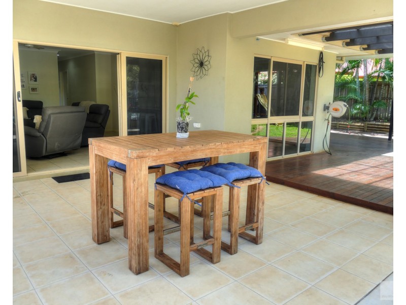 18 Elphinstone Street, Kanimbla QLD 4870