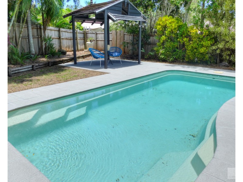 18 Elphinstone Street, Kanimbla QLD 4870