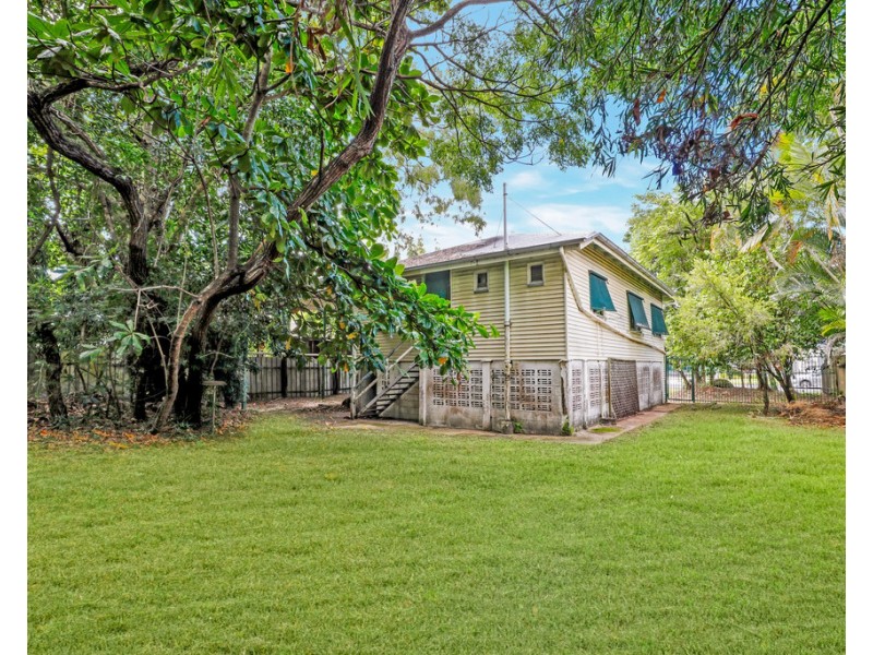 11 Macnamara Street, Manunda QLD 4870