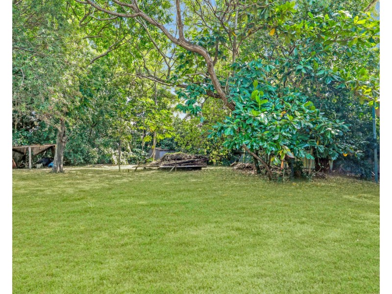 11 Macnamara Street, Manunda QLD 4870