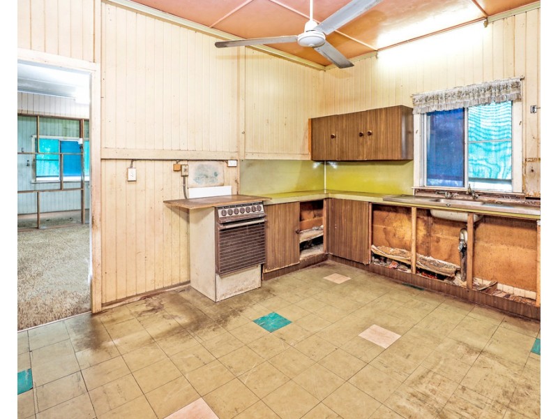 11 Macnamara Street, Manunda QLD 4870