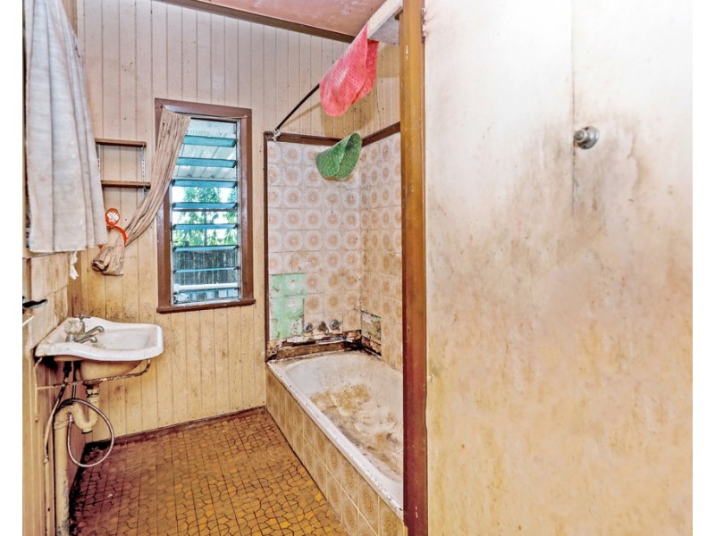 11 Macnamara Street, Manunda QLD 4870