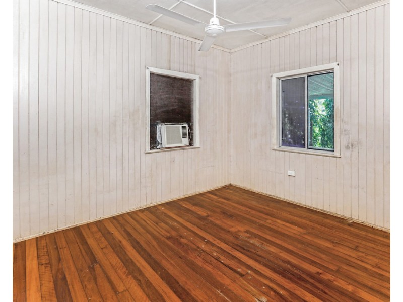 11 Macnamara Street, Manunda QLD 4870