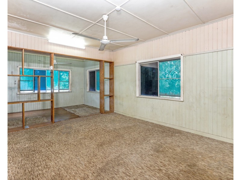 11 Macnamara Street, Manunda QLD 4870