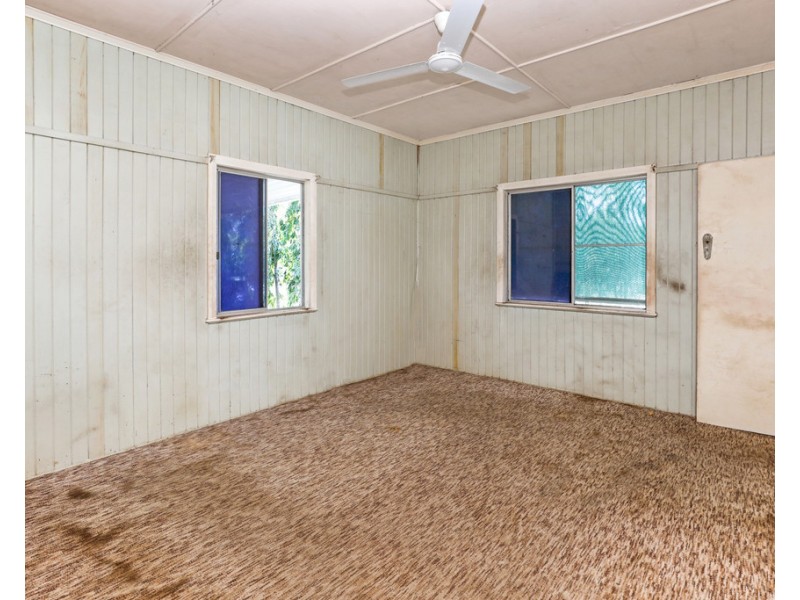 11 Macnamara Street, Manunda QLD 4870