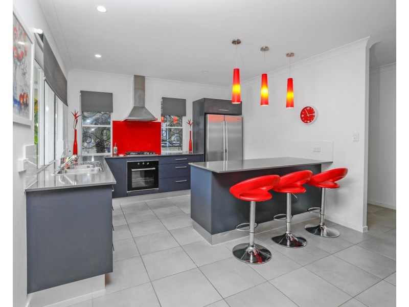 10 Murrinda Gardens, Trinity Park QLD 4879