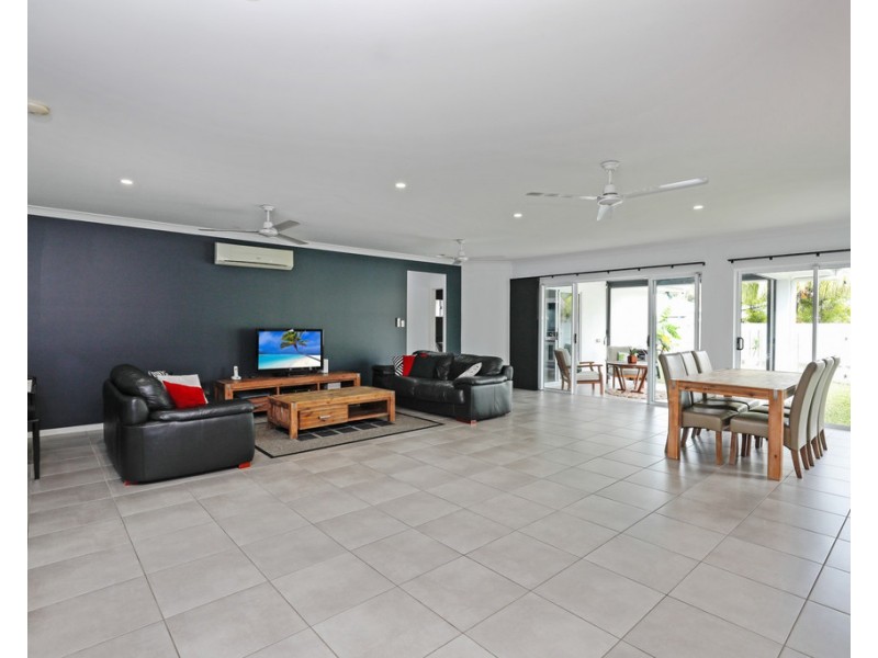 10 Murrinda Gardens, Trinity Park QLD 4879