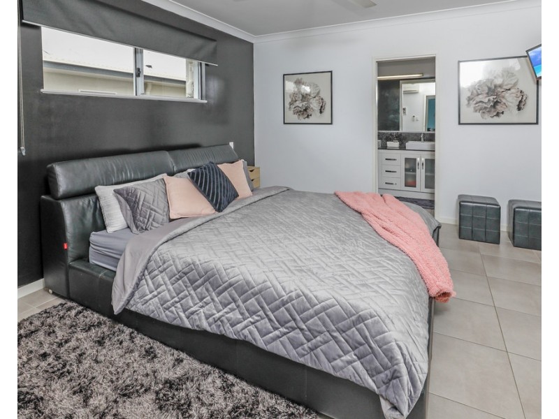 10 Murrinda Gardens, Trinity Park QLD 4879