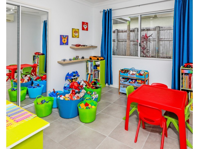 10 Murrinda Gardens, Trinity Park QLD 4879