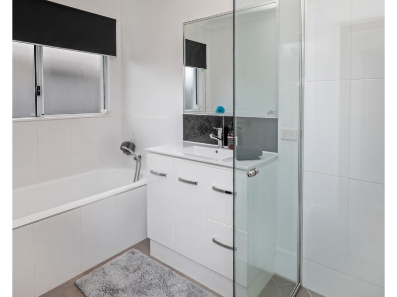 10 Murrinda Gardens, Trinity Park QLD 4879