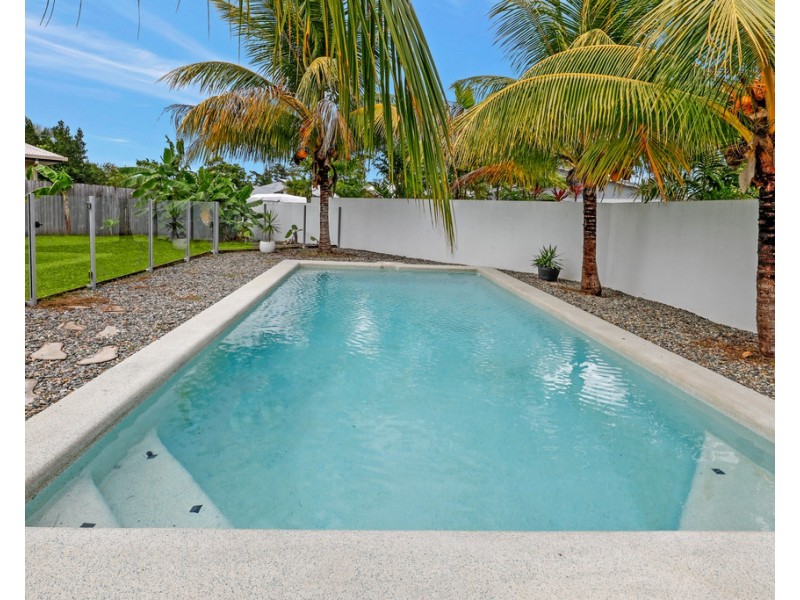 10 Murrinda Gardens, Trinity Park QLD 4879