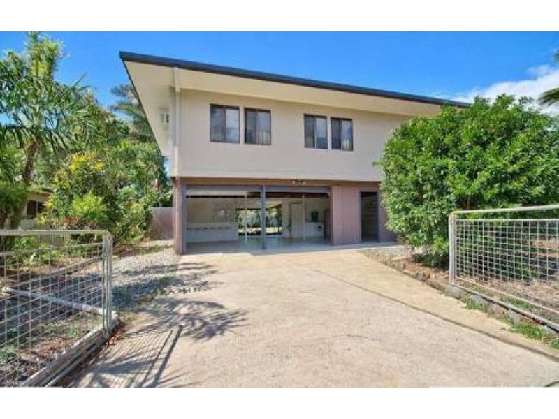 7 Fairway Street, Yorkeys Knob QLD 4878