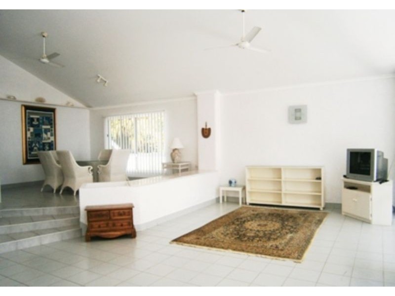 40 Hibiscus Lane, Holloways Beach QLD 4878