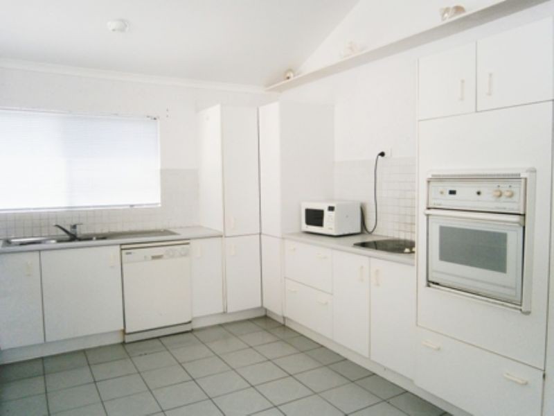 40 Hibiscus Lane, Holloways Beach QLD 4878