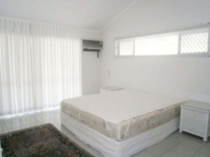 40 Hibiscus Lane, Holloways Beach QLD 4878