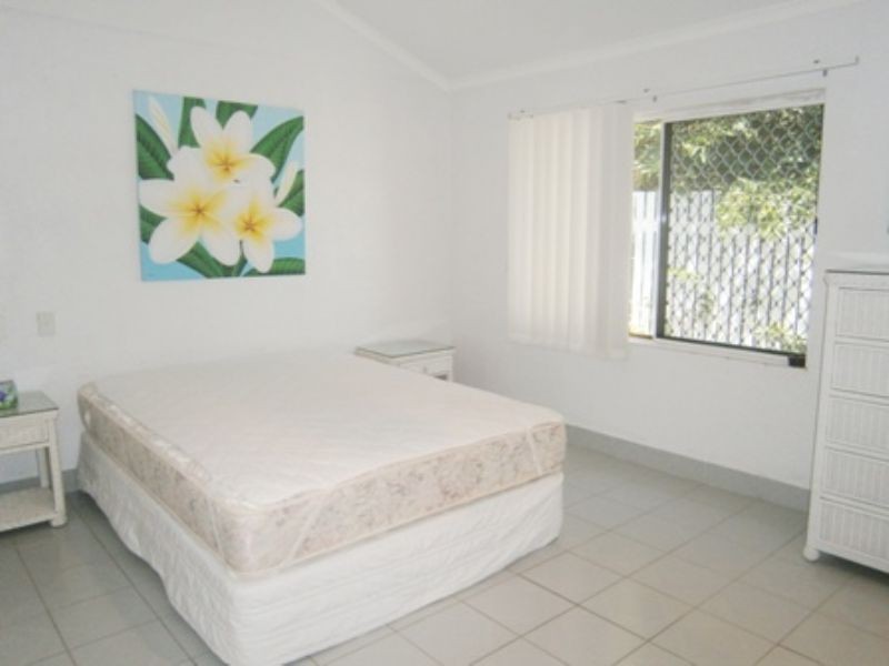 40 Hibiscus Lane, Holloways Beach QLD 4878