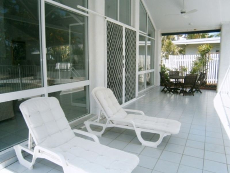 40 Hibiscus Lane, Holloways Beach QLD 4878