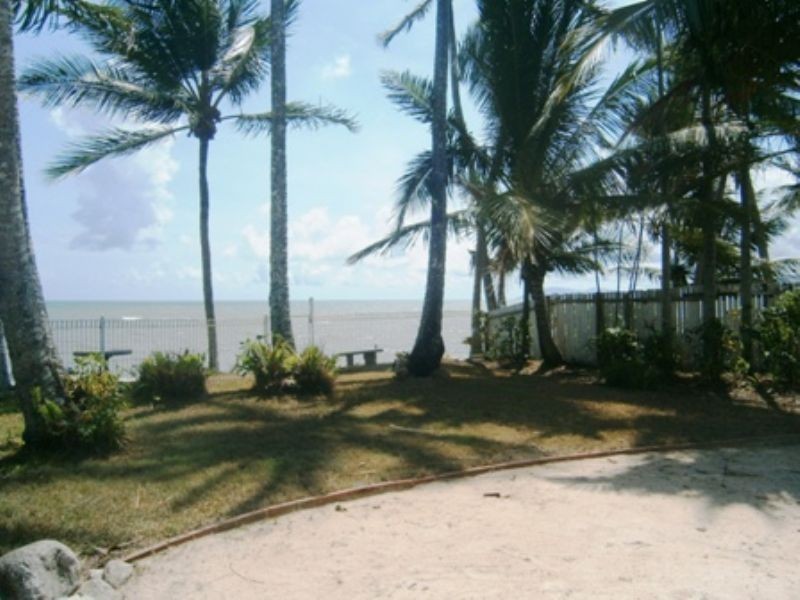 40 Hibiscus Lane, Holloways Beach QLD 4878