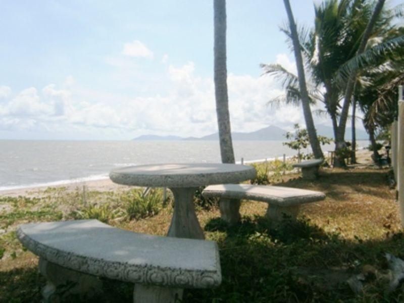 40 Hibiscus Lane, Holloways Beach QLD 4878