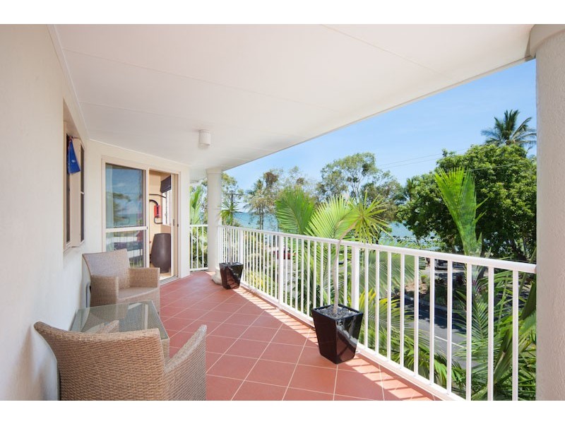 Holloways Beach QLD 4878