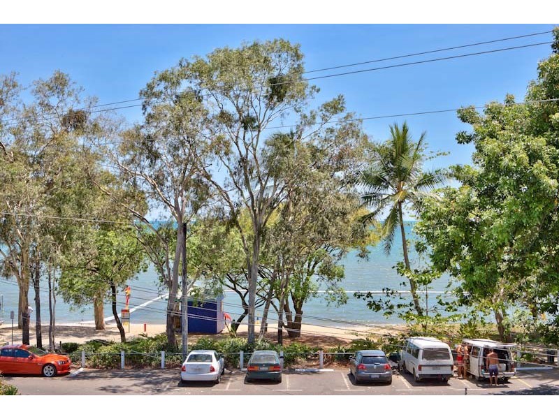 Holloways Beach QLD 4878