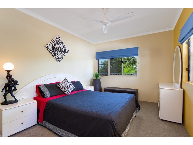 Holloways Beach QLD 4878