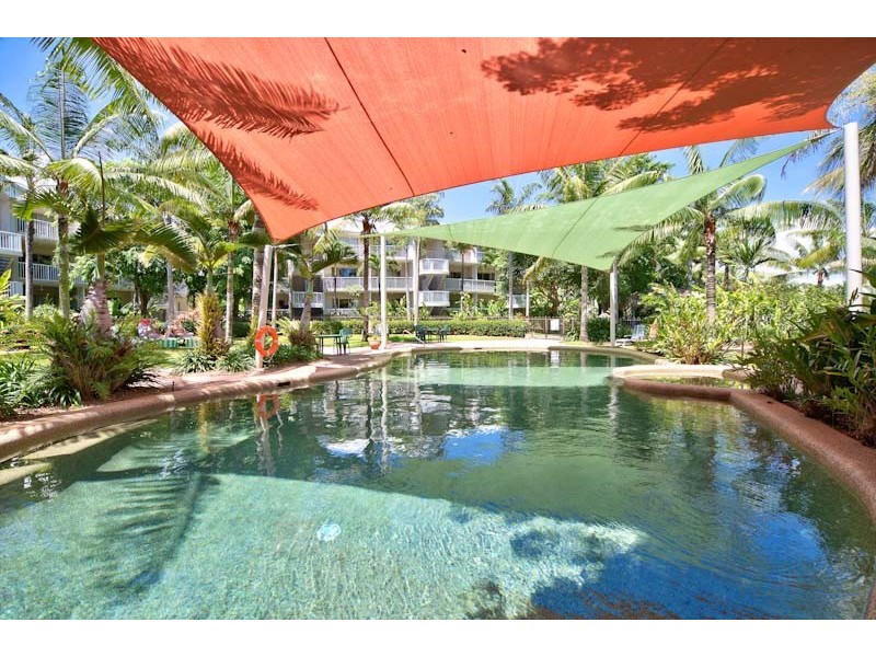 Holloways Beach QLD 4878