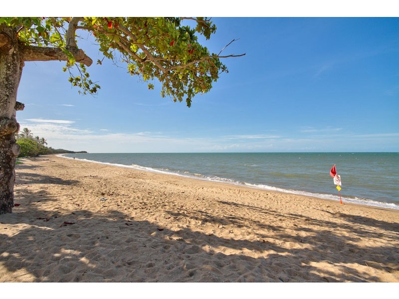Holloways Beach QLD 4878