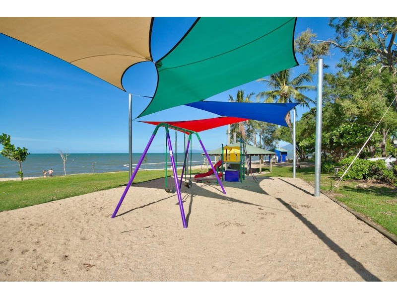 Holloways Beach QLD 4878