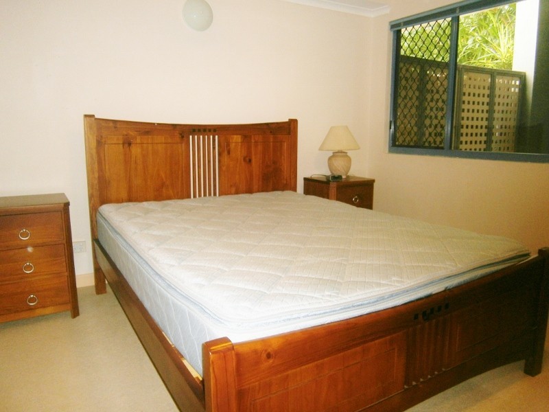 2/16-20 Ray Street, Yorkeys Knob QLD 4878